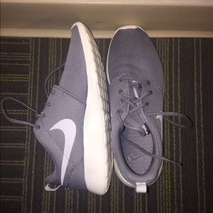 Like new Nike Roshes!